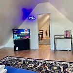 Charming Spacious 2 Bedroom Apartment!