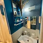 2 Bedrooms Flat 5 Minutes From Times Square Apartment