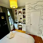 2 Bedrooms Flat 5 Minutes From Times Square Apartment