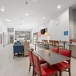 Holiday Inn Express & Suites
