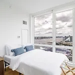 Super Stunning Views With Amazing 2 Beds 1,5 Bath New York