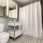 Super Stunning Views With Amazing 2 Beds 1,5 Bath New York