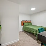 Upper East Side Luxury 3Br 2B 1700 Square Feet