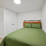 Upper East Side Luxury 3Br 2B 1700 Square Feet