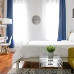 24-18 New Gramercy Studio W&D In Unit Fully Reno