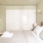 Lofty & Bright Greenwich Getaway W Private Rooftop