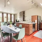 Lofty & Bright Greenwich Getaway W Private Rooftop Apartment New York