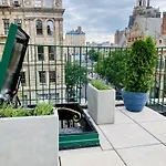 Lofty & Bright Greenwich Getaway W Private Rooftop