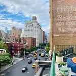 Lofty & Bright Greenwich Getaway W Private Rooftop * New York