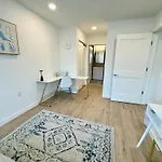 Near Manhattan Spacious Stunning New Modern Penthouse 3-Bedroom Apartment