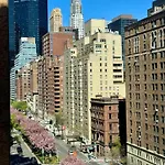 Midtown Park Ave Charming Chrysler View Corner Studio