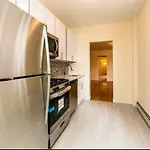 Homestay Stunning, Spacious House In Brooklyn, Nyc!