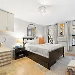 Apartment Studio Near Restaurants Broadway And Shopping New York