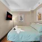 Central Nyc Apartment Walking Distance To Everywhere!