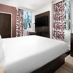 Hilton Garden - Times Square Hotel 3*