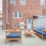 Prime Location, King Beds, Outdoor Space, Bbq Grill, Free Parking, Wifi, Luxe