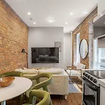 Modern 2Br With Sleek Kitchen & Stylish Bath In Prime East Village