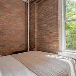 Modern 2Br With Sleek Kitchen & Stylish Bath In Prime East Village