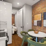 Modern 2Br With Sleek Kitchen & Stylish Bath In Prime East Village