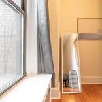 5 Bedroom 2 Bath Full Floor Midtown