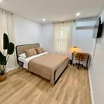 Chic Bronx Home By Montefiore Hospital