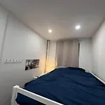 Room With Kitchen In Chelsea - Shared Bathroom - 3Rd Floor Walk-Up