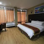Hotel The Queens 2*