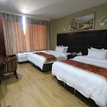 The Queens Hotel 2*