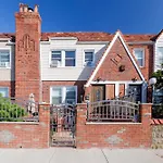 The Green Oasis Duplex 12 Minutes Away From Jfk