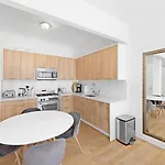 Beautiful And Spacious 2 Bed 2 Bath - Elevator Apartment