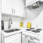 2 Bedroom Unit In Manhattan