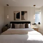 Rare Luxurious Apartment 1 Block From Time Square