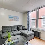 Apartment Easy Train Access! Quiet Commuter