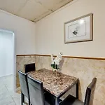 Apartment Easy Train Access! Quiet Commuter