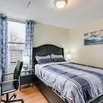 Easy Train Access! Quiet Commuter Apartment New York
