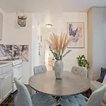 Warm And Welcoming 2Br In Upper East Side