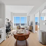 Greenpoint 1 Bedroom W Work Setup By Anyplace - 11752 New York