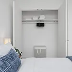 Greenpoint 1 Bedroom W Work Setup By Anyplace - 11752 Apartment *