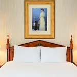 Hotel Roger Smith