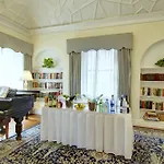 Hotel Roger Smith