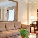 Roger Smith 3* New York
