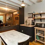 151 Willoughby Villa