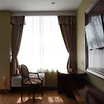 Hotel The Queens 2*