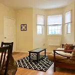 Top Floor 2 Bedroom Modern Flat