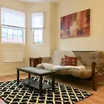 Top Floor 2 Bedroom Modern Flat