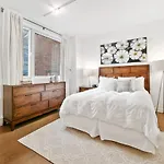 Global Luxury Suites At Renwick