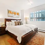 Global Luxury Suites At Renwick