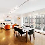 Global Luxury Suites At Renwick
