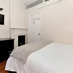 Places4Stay Midtown East Comfort