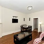 Places4Stay Midtown East Comfort